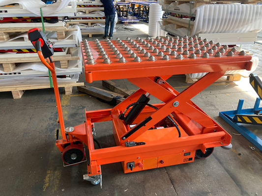 Scissor Automatic Braking Mobile Lift Tables 500kg With Integrated Pop Up Ball Transfer
