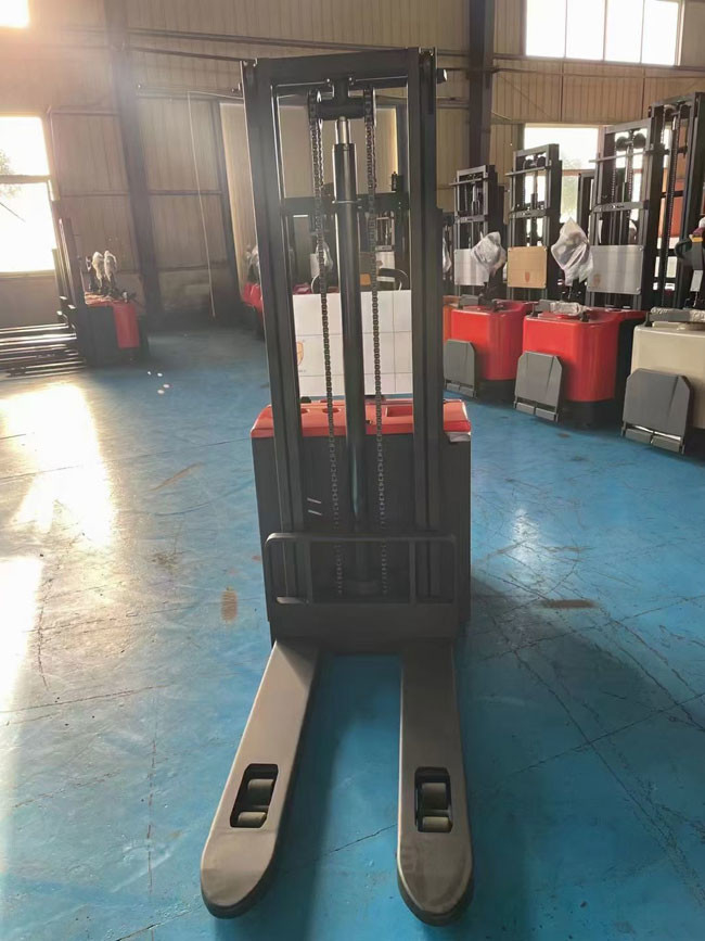 DC Drive Power Electric Pallet Jack Stacker For Narrow Site 1