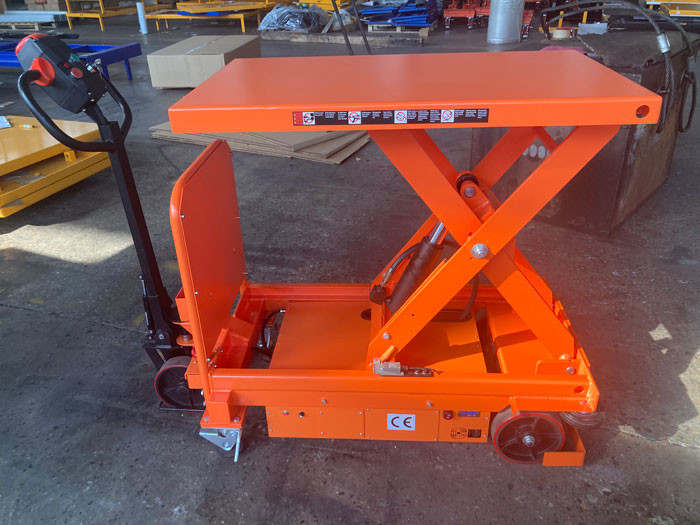 Good price Self Propelled Mobile Lift Table 1100lbs Full Eletric Lifting With 24 DC Batteries online